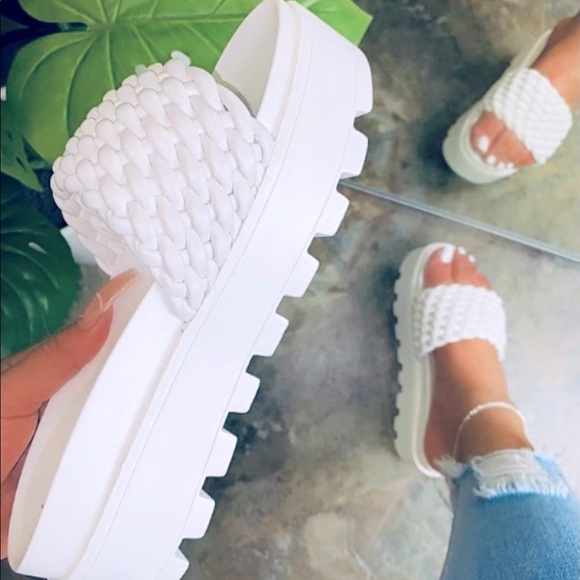 Woven platform sandals - Picture 1 of 2